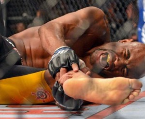 Anderson Silva, his leg kick break and how to avoid it
